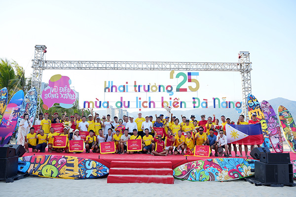 Niềm vui của các đội đoạt giải tại cuộc thi.