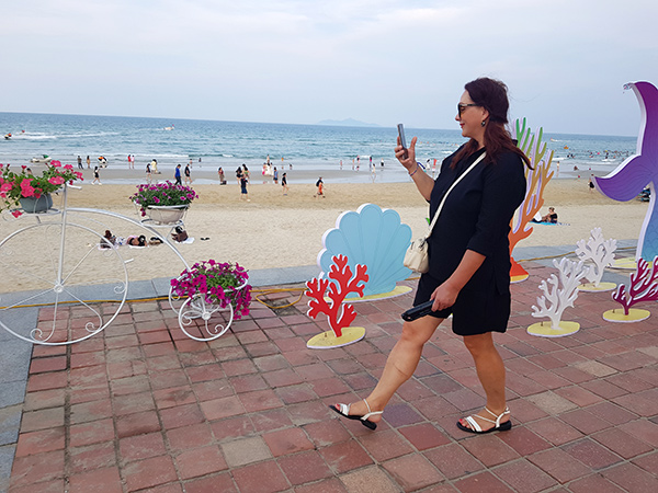 Và ghi lại những hình ảnh đẹp của đường hoa biển Đà Nẵng 2025.