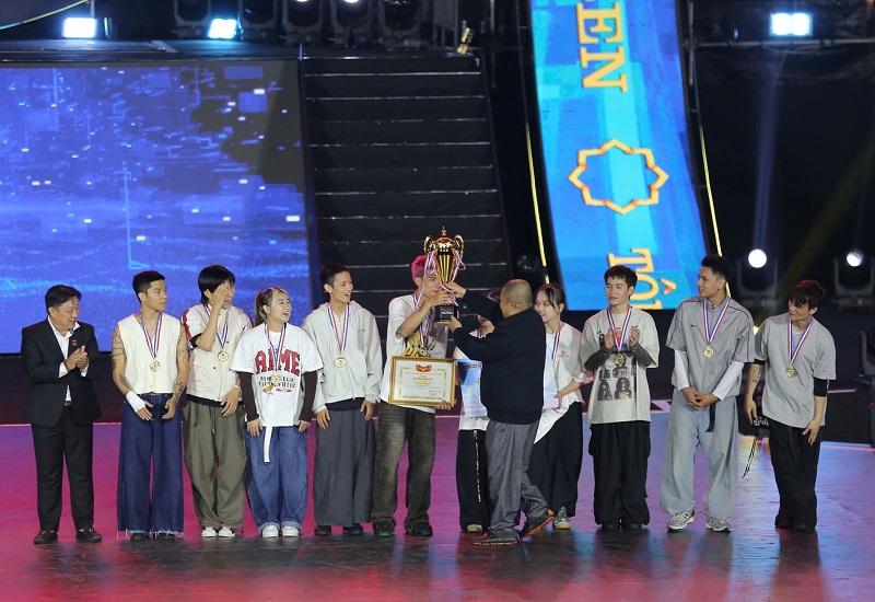 đội Bzone Dance Group đã xuất sắc vượt qua đối thủ để đăng quang Quán quân hạng mục Battle, 