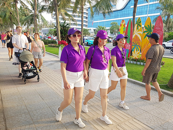 Du khách trong và ngoài nước đến Đà Nẵng dịp lễ 30/4 - 1/5 năm nay.