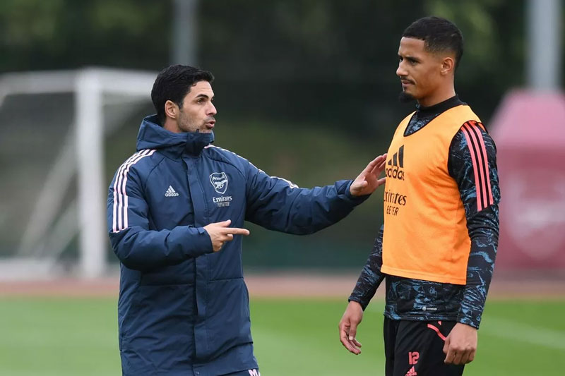 HLV Arteta khẳng định rằng, Saliba vẫn muốn tiếp tục gắn bó với Arsenal.