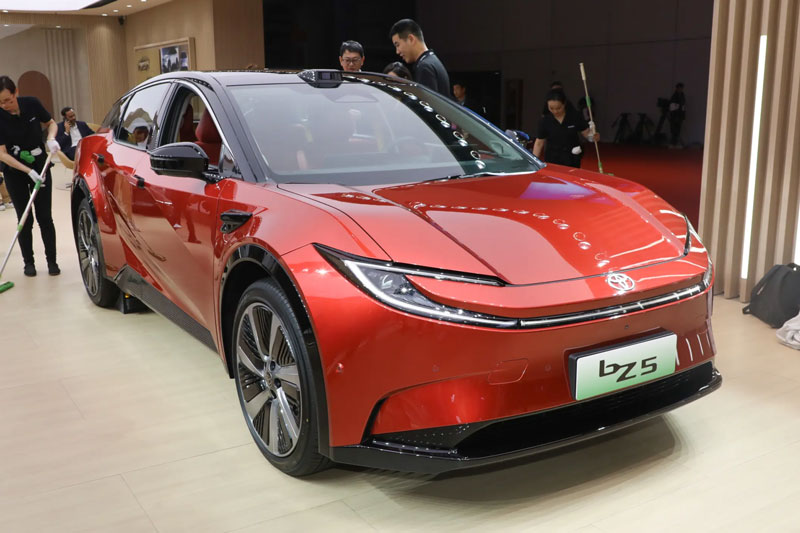 Toyota bZ5 2025.