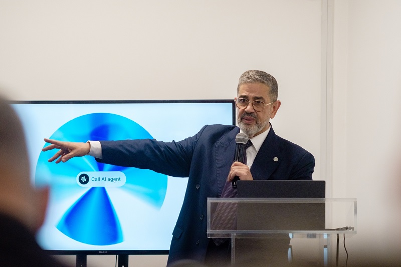 Đại sứ Mokhtar Omar, Cố vấn cấp cao của Tổng thư ký Liên minh Nghị viện thế giới (IPU) phát biểu khai mạc tại Trường Khoa học vì hoà bình IPU.