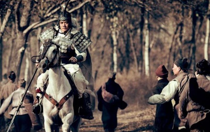 Trong Tam Quốc Diễn Nghĩa, tại sao con trai Triệu Vân không được La Quán Trung đưa lên trận mạc?