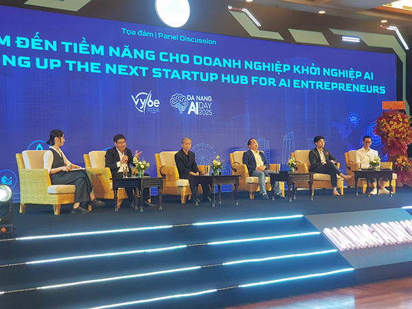 Tọa đàm bàn tròn “Đà Nẵng - Điểm đến tiềm năng cho doanh nghiệp khởi nghiệp AI” tại hội thảo.