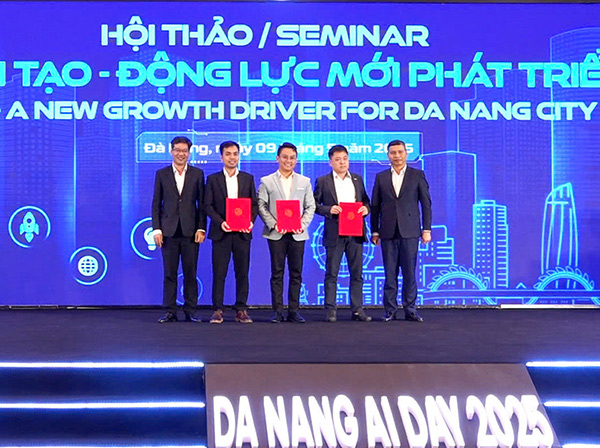 Trung tâm DSAC ký kết biên bản ghi nhớ hợp tác với Tổng Công ty Viễn thông Mobifone và Hệ thống giáo dục Sky-Line.