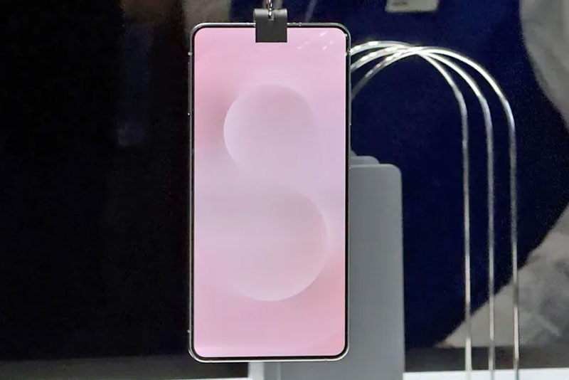 Samsung Galaxy S25 Edge.