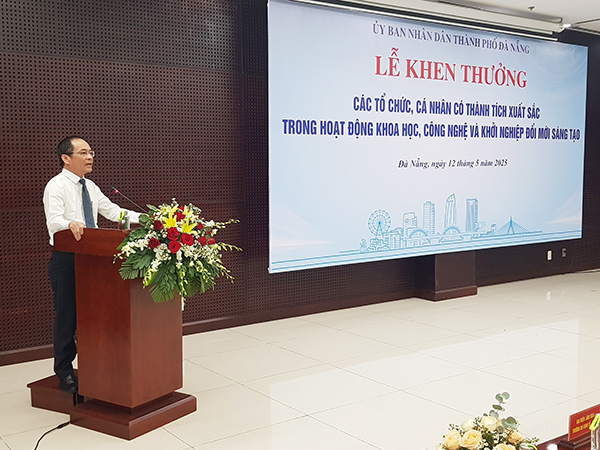 TS Lê Đức Viên - Giám đốc Sở KHCN Đà Nẵng phát biểu tại buổi lễ.