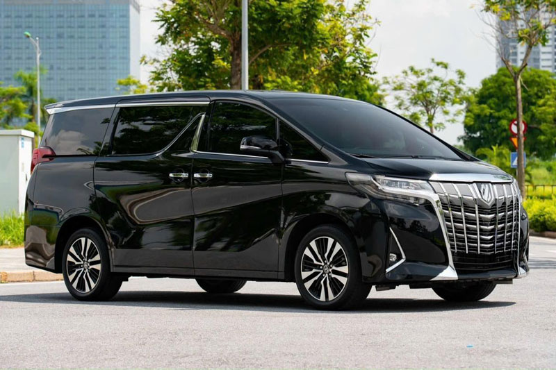Toyota Alphard.