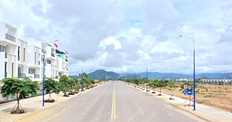 Đây cũng là dịp để giới thiệu , quảng bá, thu hút đầu tư vào Khu công nghiệp Becamex VSIP Bình Định (xã Canh Vinh, huyện Vân Canh.