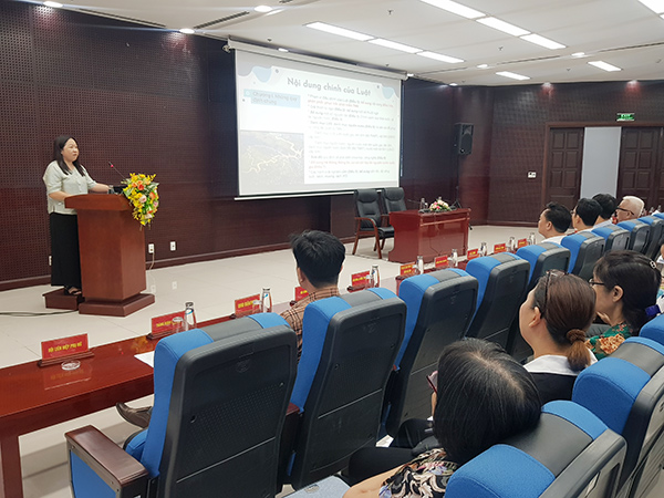 Đại diện Sở NN&MT Đà Nẵng giới thiệu một số điểm mới của Luật Tài nguyên nước năm 2023. 