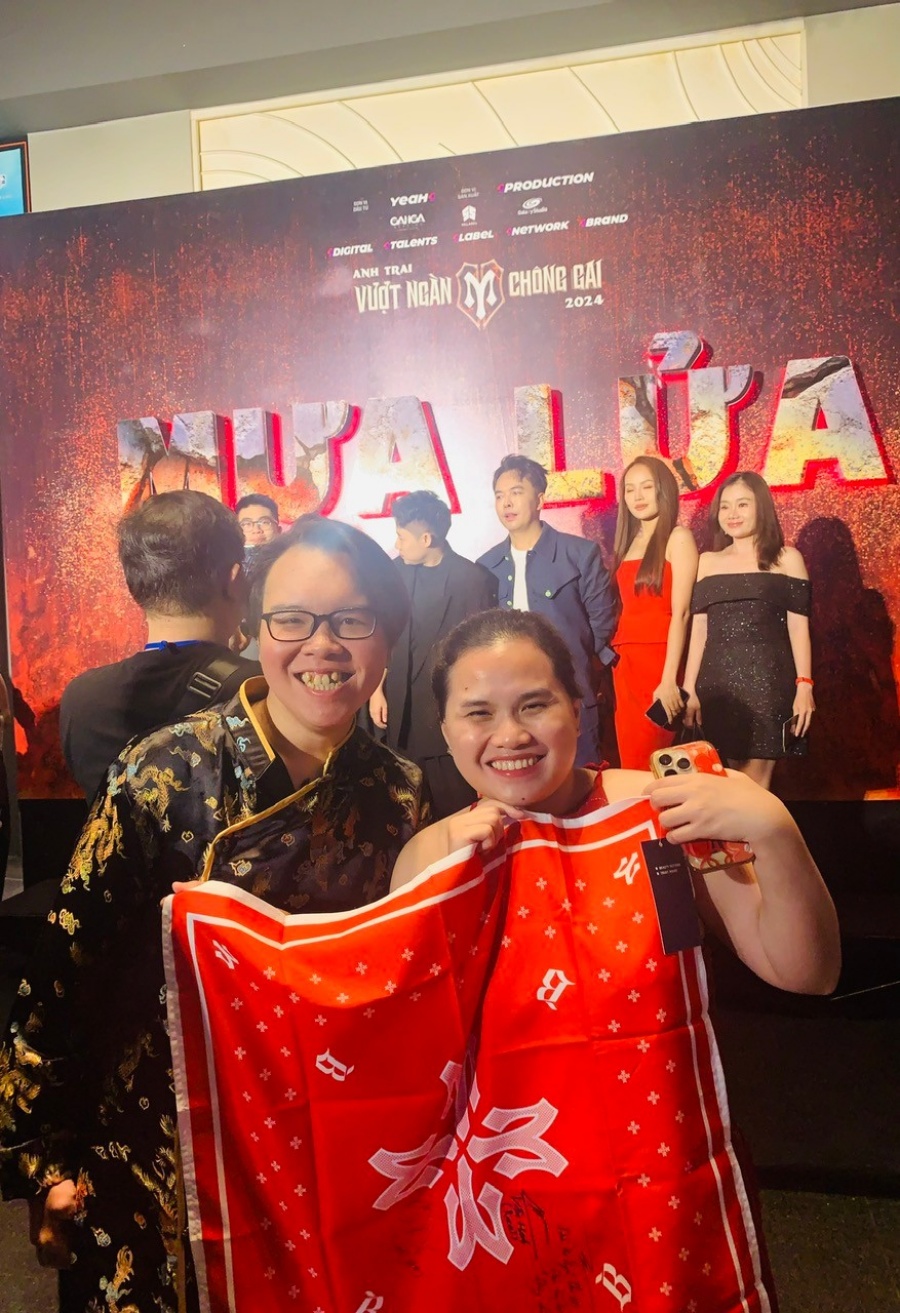 Đôi bạn Hồ Vũ Thùy Vân và Phan Cao Vỹ