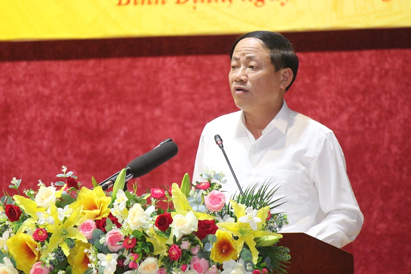 Ông Phạm Anh Tuấn - Chủ tịch UBND tỉnh Bình Định, báo cáo  tổng kết phong trào thi đua xóa nhà tạm, nhà dột nát