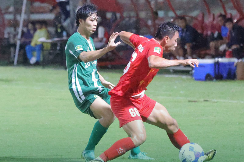 Công Phượng (trái). Ảnh: Trường Tươi Bình Phước.