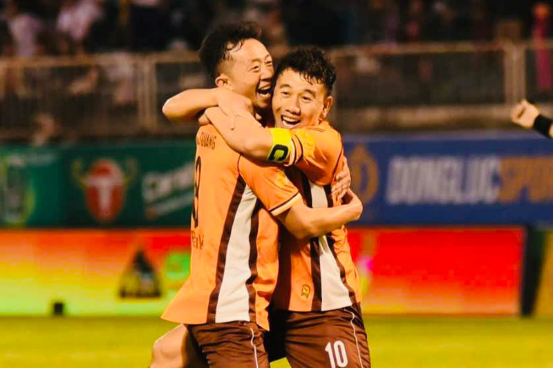 Ngọc Quang (trái) sẽ rời HAGL giống Minh Vương. Ảnh: FBNV.