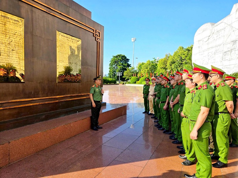 Thiếu tá Phạm Hồng Vũ – Trưởng Ban Thanh niên Công an tỉnh Bình Định. sinh hoạt chính trị 