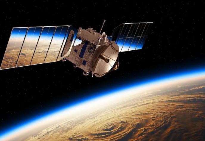 Vệ tinh phản chiếu ánh sáng trở lại trái đất, điều này có thể làm thay đổi cách chúng ta nhìn bầu trời đêm. Ảnh: Shutterstock