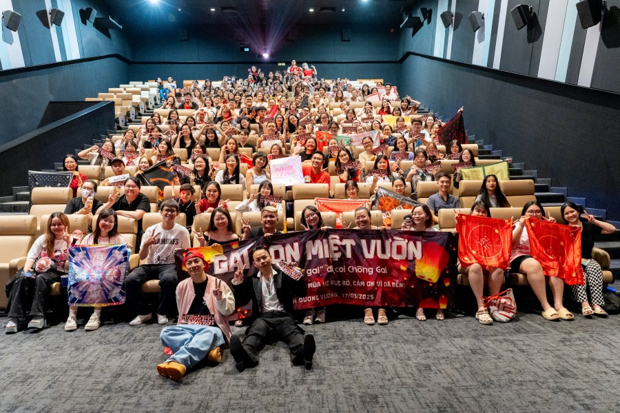 Fan của các Anh tài đổ bộ rạp chiếu