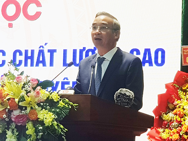 Chủ tịch UBND TP Đà Nẵng Lê Trung Chinh phát biểu tại toạ đàm.