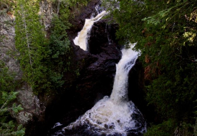 Thác nước kỳ lạ.