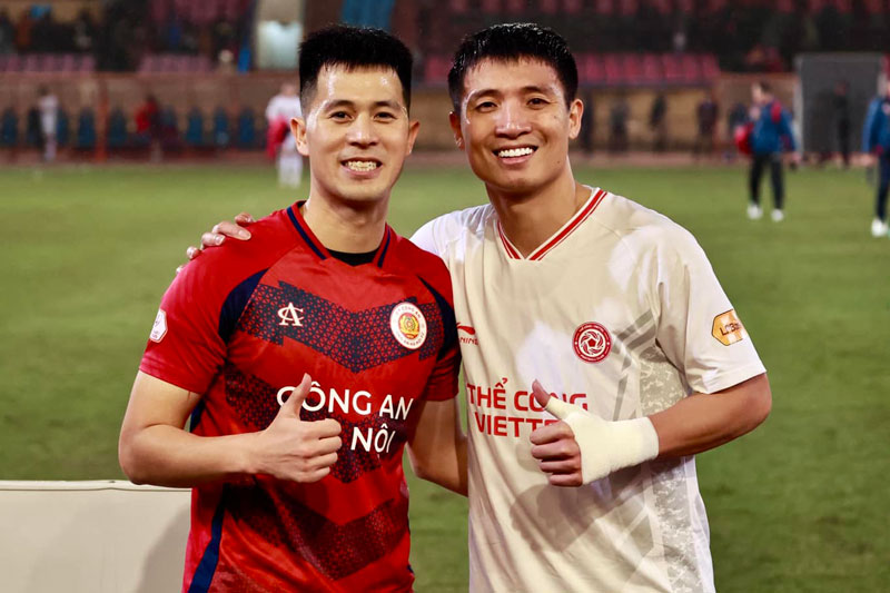 Bùi Tiến Dũng (phải). Ảnh: FBNV.