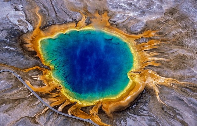 Cảnh quan tuyệt đẹp tại khu vực siêu núi lửa Yellowstone ở Mỹ - Ảnh: NATIONAL GEOGRAPHIC