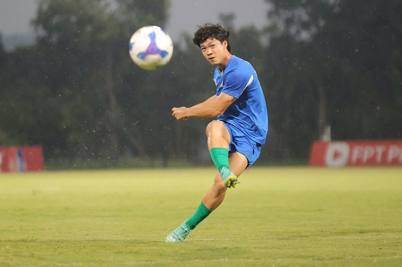 Công Phượng sẽ không được HLV Kim Sang-sik triệu tập? Ảnh: Trường Tươi Bình Phước.