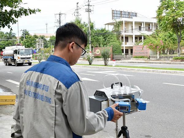 BQL Khu công nghệ cao và các KCN Đà Nẵng tiến hành quan trắc môi trường tại các KCN trên địa bàn.
