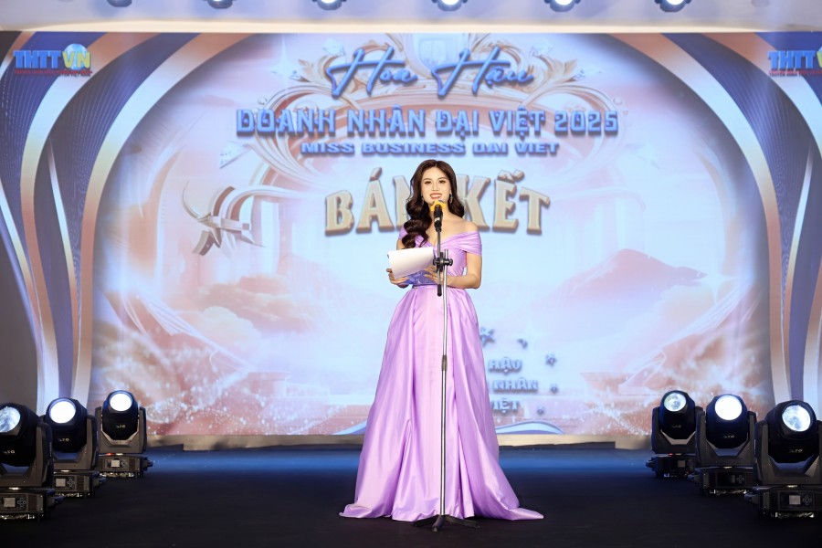 Trưởng BTC Hoa Nam phát biểu khai mạc Bán kết & Tài năng