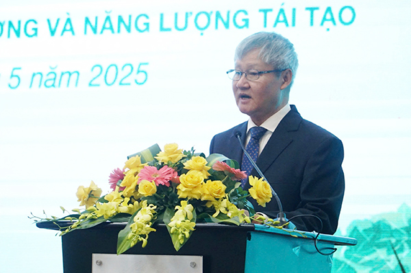 Phó Chủ tịch VCCI Võ Tân Thành phát biểu tại hội nghị.