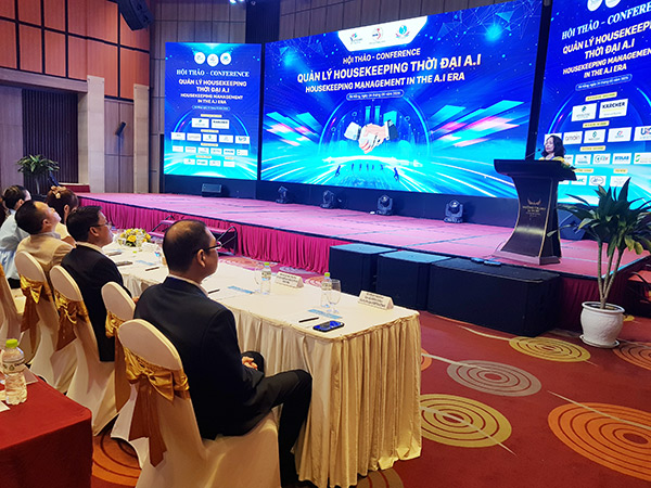 hội thảo “Quản lý Housekeeping (bộ phận buồng phòng) thời đại AI (trí tuệ nhân tạo)” tại Đà Nẵng ngày 24/5.