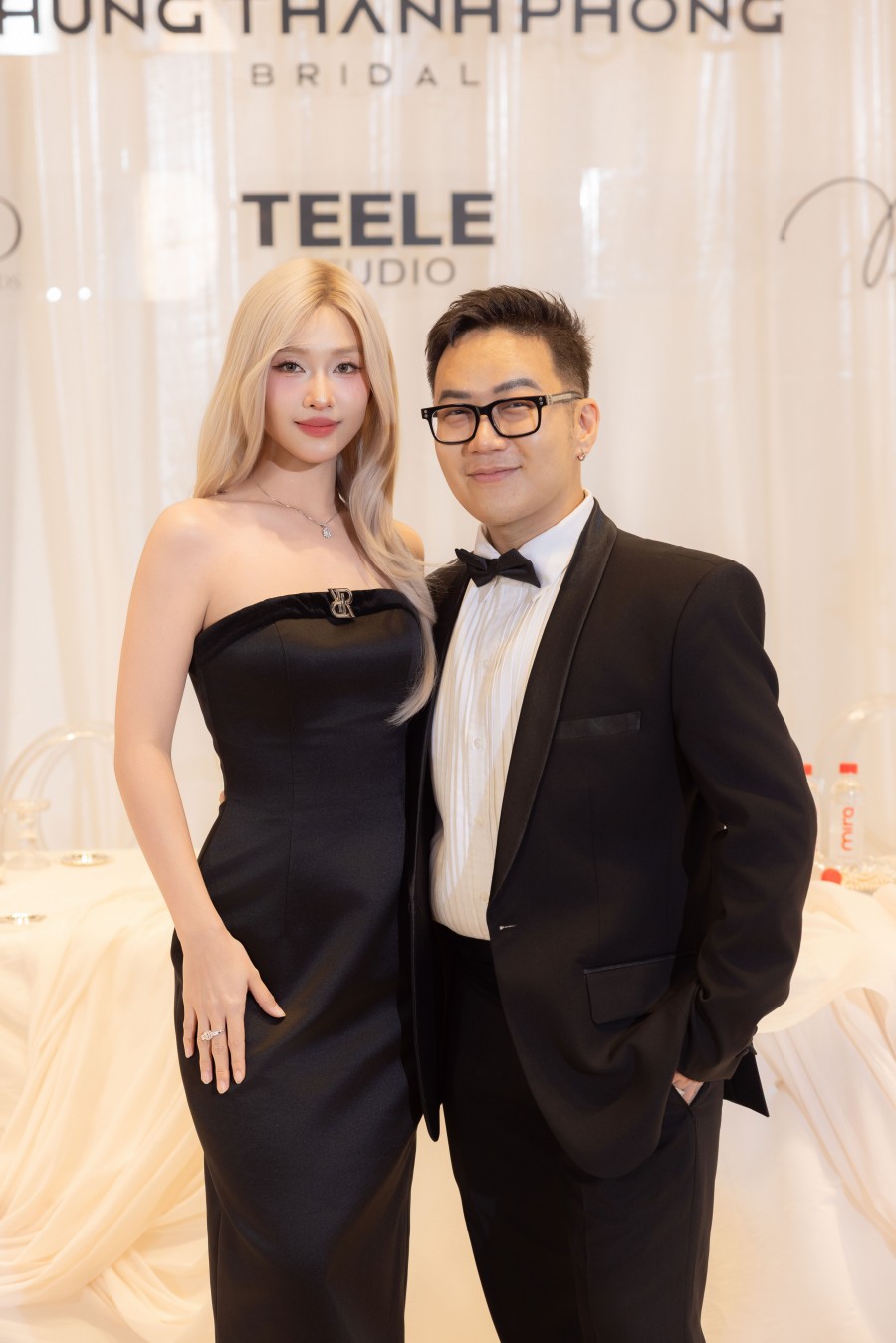 Khả Ngân theo đuổi phong cách tối giản, làm mới hình ảnh bằng mái tóc bạch kim.