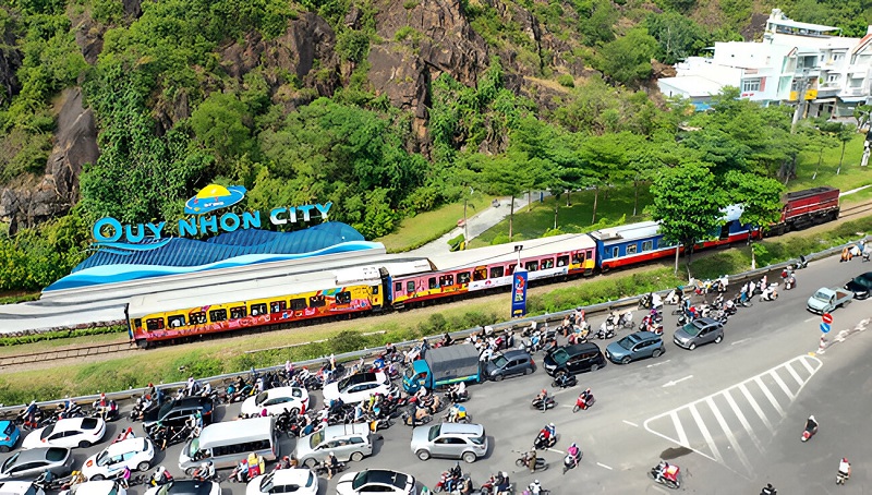 tuyến tàu du lịch từ Ga Quy Nhơn đến Ga Diêu Trì mang tên gọi "Về miền đất Võ"