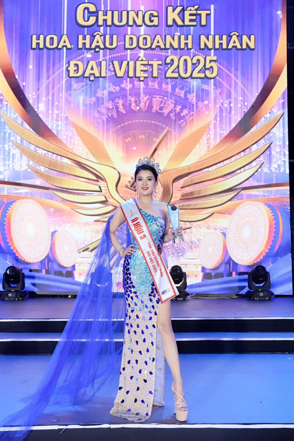 Không chỉ cung cấp dịch vụ làm đẹp, chị Bích Hạnh còn xem spa là một không gian chữa lành – nơi phụ nữ được lắng nghe, được phục hồi từ cả làn da đến tinh thần. “Có những khách hàng đến spa với làn da tổn thương, nhưng thứ khiến họ khó chịu hơn là sự mất niềm tin vào bản thân. Tôi muốn giúp họ tìm lại ánh sáng của mình”.