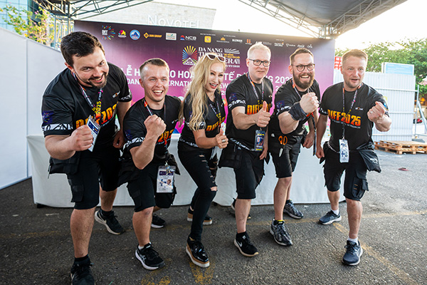 Đội JoHo Pyro Professional Fireworks AB (Phần Lan) thể hiện quyết tâm tại DIFF 2025.