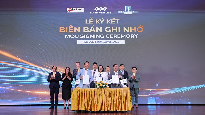 Lễ ký kết biên bản ghi nhớ hợp tác phát triển du lịch giữa các địa phương, doanh nghiệp và đối tác quốc tế, trong đó có thỏa thuận hợp tác giữa FLC Hotels & Resorts và các hãng lữ hành quốc tế nhằm thúc đẩy khai thác thị trường khách inbound.