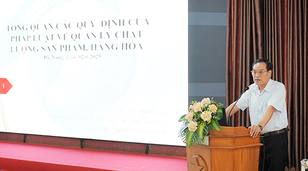 Ông Trần Quốc Tuấn truyền đạt tại hội nghị.