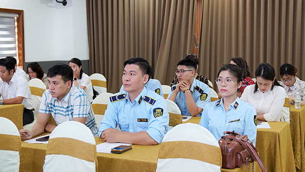 Các nhóm cán bộ chuyên trách tham dự tập huấn.