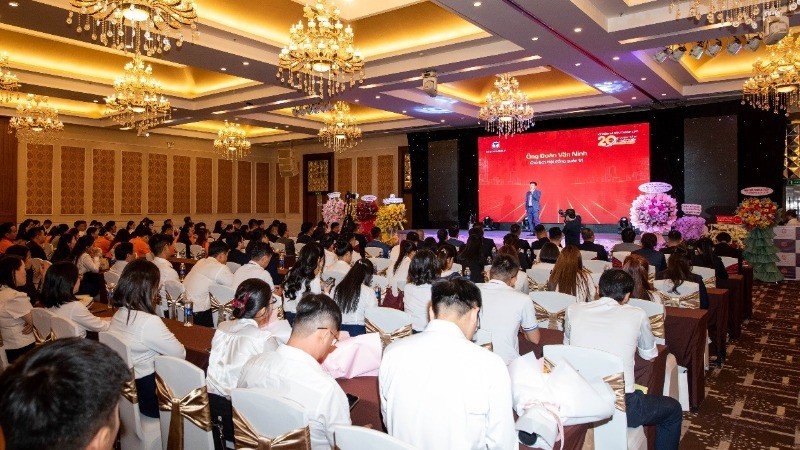 Ông Đoàn Văn Ninh phát biểu tại sự kiện Chào mừng Kỷ niệm 20 năm Ngày thành lập Vạn Xuân Group.