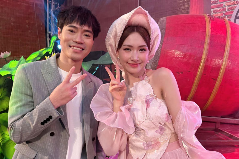 Văn Toàn và Hòa Minzy.