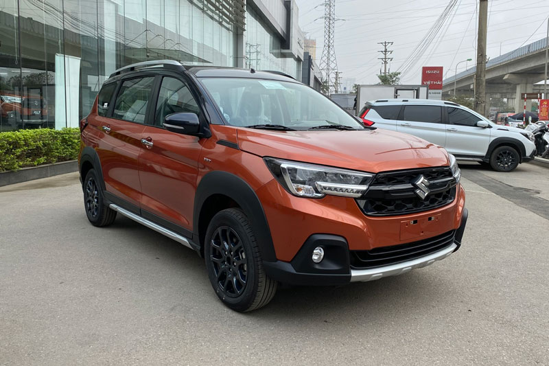 Suzuki XL7 Hybrid. Suzuki XL7 Hybrid.