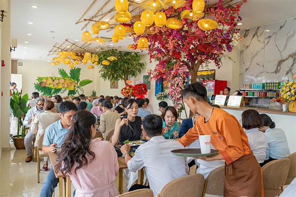 Yum Food Village VinWonders Nam Hội An có sức chứa gần 600 khách cùng lúc và công suất phục vụ lên đến 2.000 thực khách mỗi ngày.