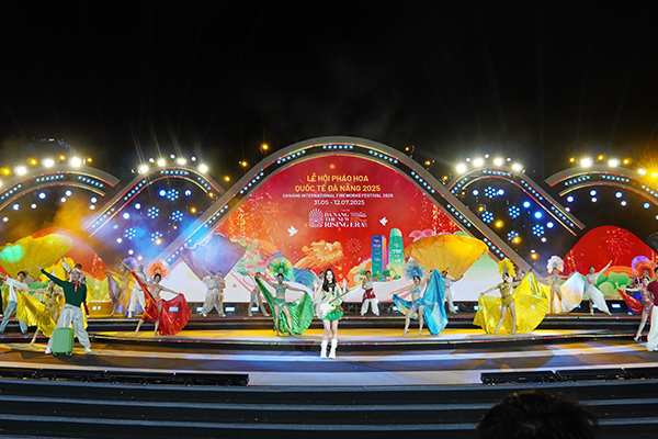 Tổng duyệt chương trnhf nghệ thuật phục vụ đêm thi thứ hai DIFF 2025.