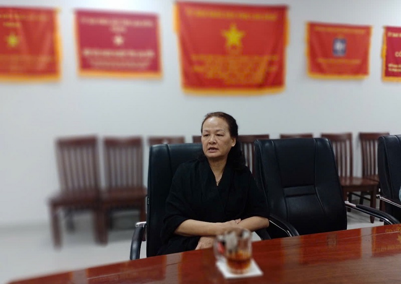 Phó Tổng Biên tập Tạp chí Doanh nghiệp Việt Nam Nguyễn Thị Bích Hường trao đổi tại buooirr làm việc.