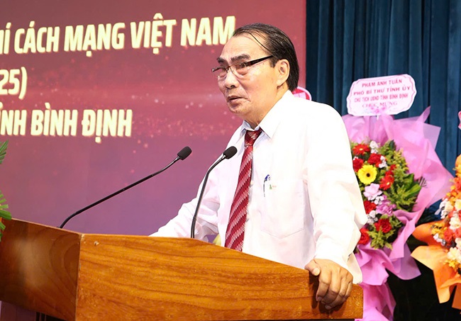 Ông Đỗ Nguyên Hùng - Chủ tịch Hội Nhà báo tỉnh Bình Định, phát biểu tại buổi gặp mặt.