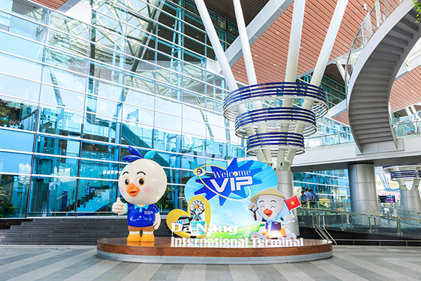 Nhà ga quốc tế T2 sân bay Đà Nẵng mở chiến dịch đặc biệt “Welcome VIP” chào đón ông hoàng Kpop G-Dragon trở lại Việt Nam.