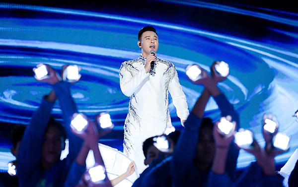 Các nghệ sĩ gây ấn tượng mạnh cho khán giả qua mình trình diễn trongg chương trình.