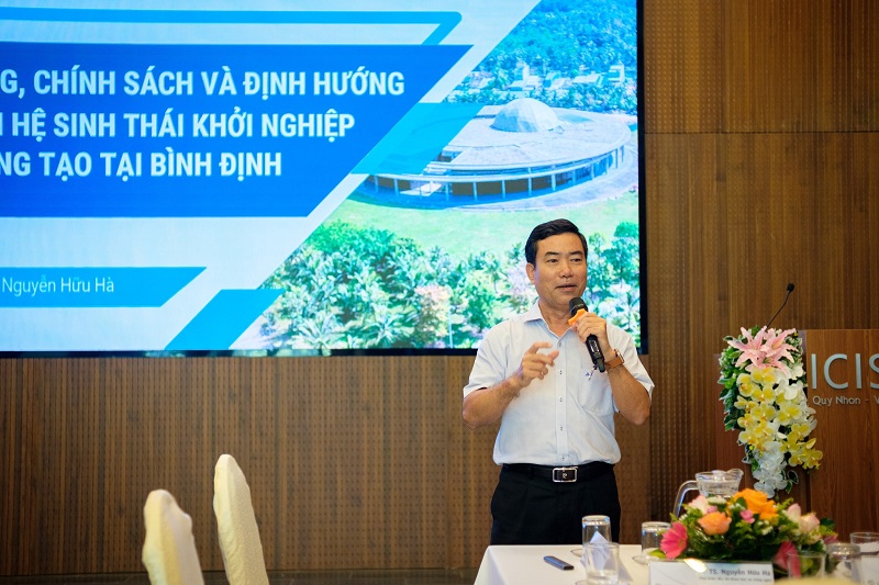 TS Nguyễn Hữu Hà - Phó Giám đốc Sở KH&CN tỉnh Bình Định, chia sẻ với các bạn trẻ khởi nghiệp.