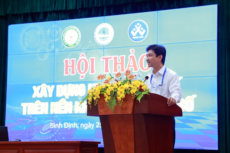 Ông Phạm Văn Tường - Phó Hiệu trưởng phụ trách QCET, chia sẻ thông tin. 