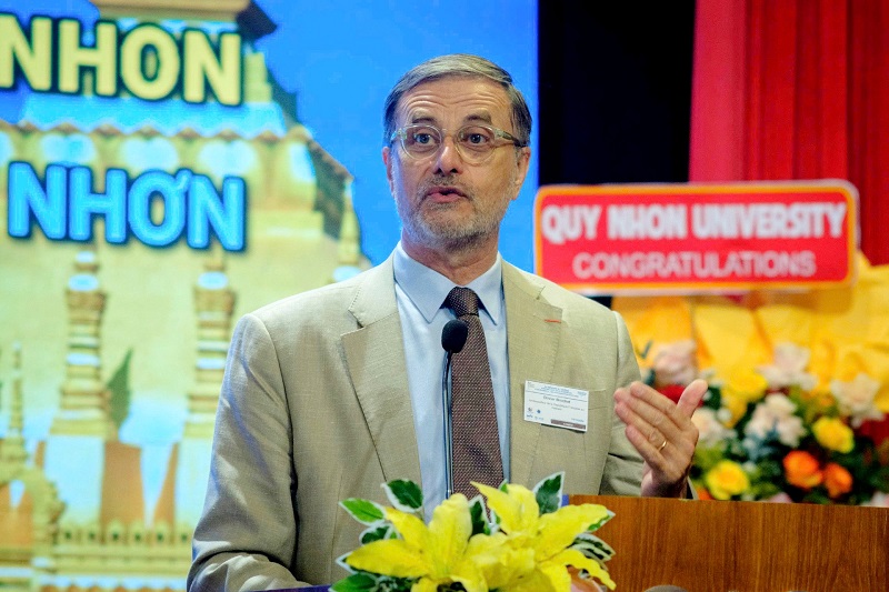 Đại sứ Cộng hòa Pháp tại Việt Nam Olivier Brochet.